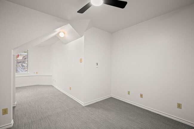 Building Photo - 4906 Bobcat Dr