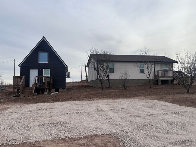 Building Photo - 3 bed 2 bath Country Amarillo Home