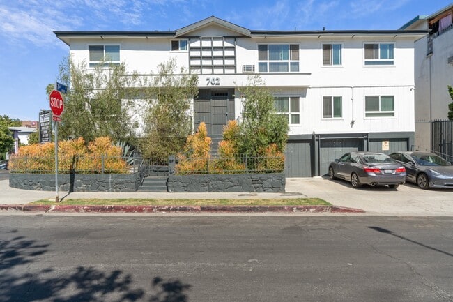 Building Photo - 3850 W 7th St