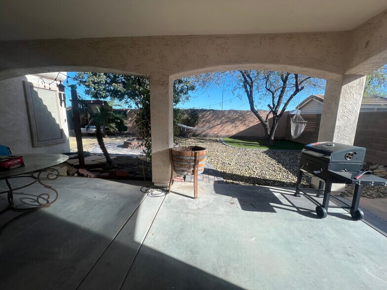 Building Photo - 17372 W Navajo St