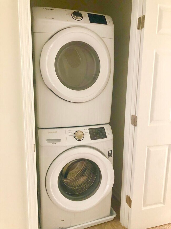 Building Photo - Spacious 2 BR/2.5 BA Townhome in Beltsville!