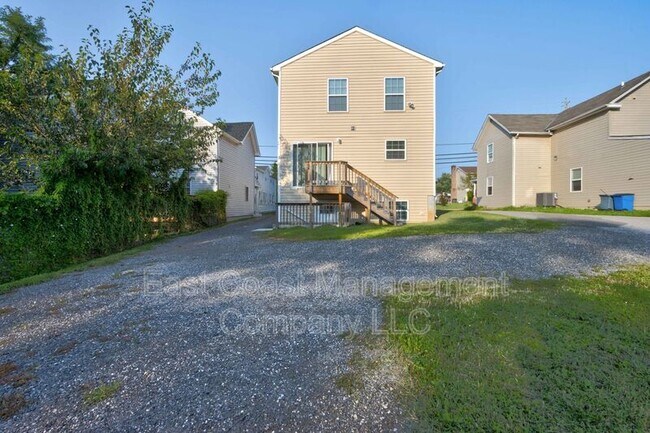 Building Photo - 137 Winters Ln