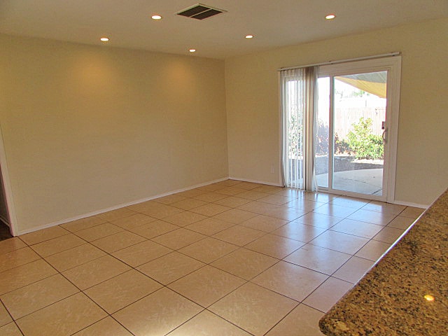 Building Photo - Open concept 4 bedroom 2 bath beauty in South Redlands!