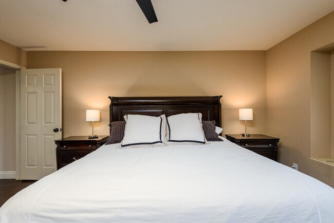 Building Photo - 16025 N 58th Pl