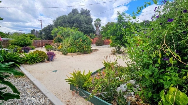 Building Photo - 657 Aurora Dr