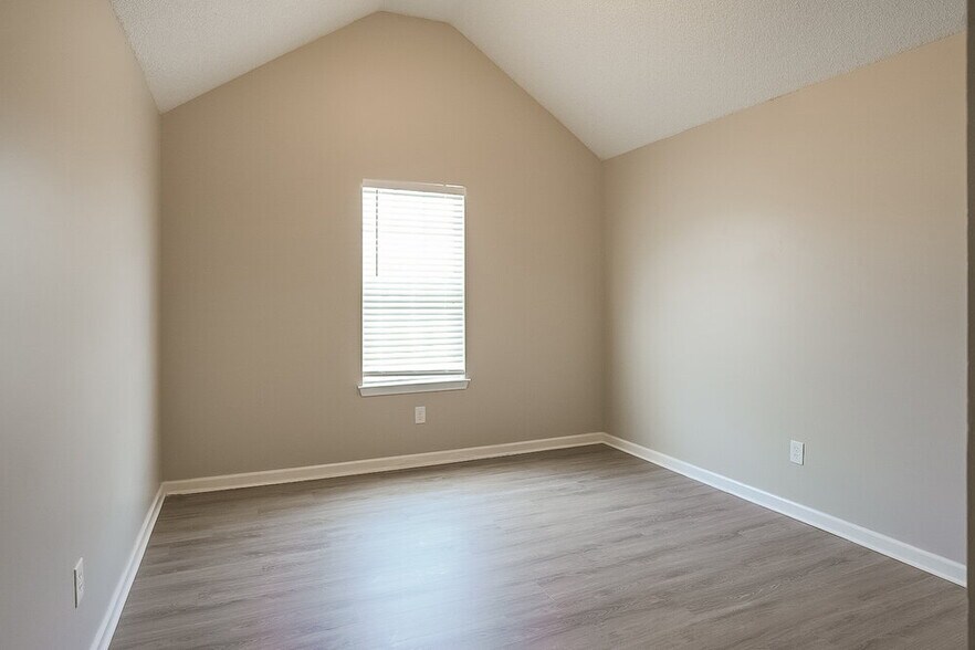 Building Photo - 6926 Silver Grass Ct