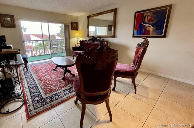 Building Photo - 8005 Lake Dr