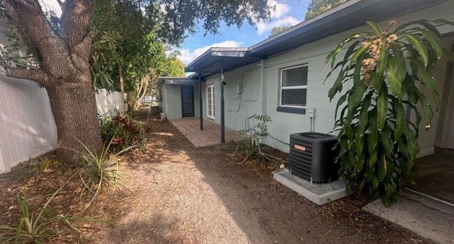 Building Photo - 974 Jamajo Blvd