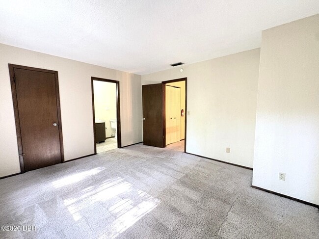 Building Photo - 14 Fair Oaks Cir