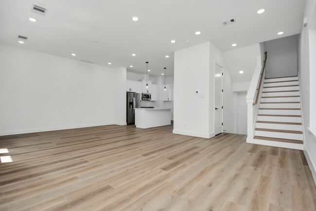 Building Photo - 3036 Live Oak St