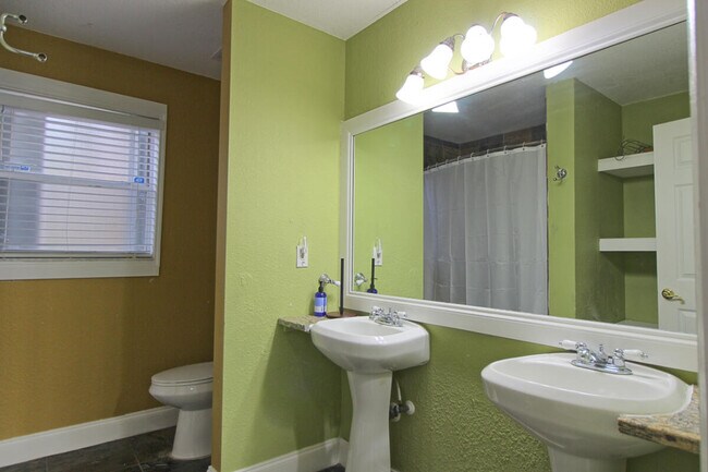 Building Photo - 10690 Barn Rd