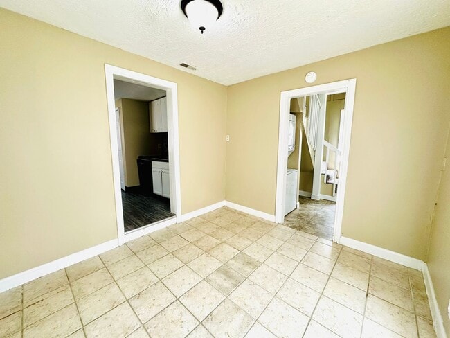 Building Photo - Updated FOUR bedroom home in South Louisville