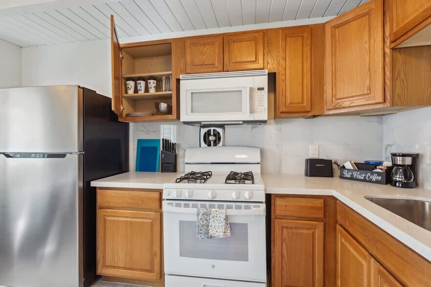 Building Photo - 2312 Bonar St