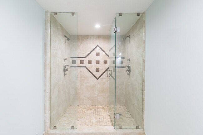 Building Photo - 961 S Ocean Dr