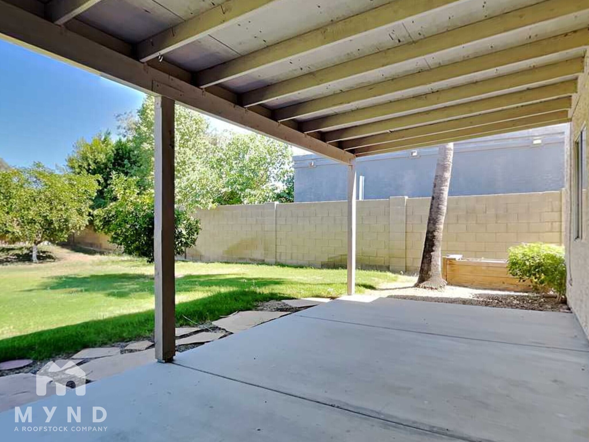 Building Photo - 818 E Piute Ave