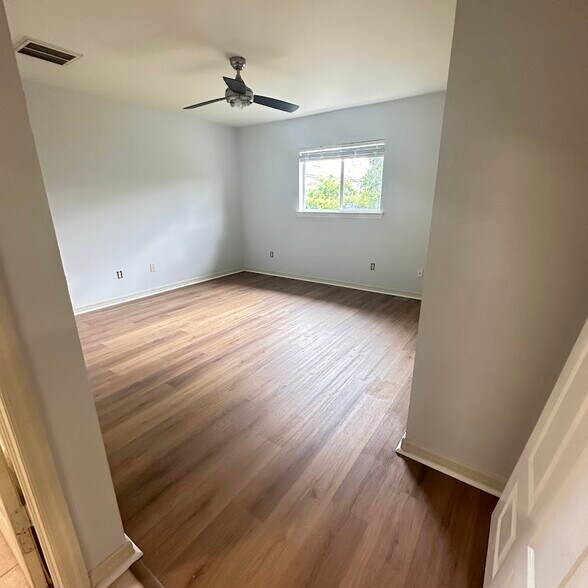 Building Photo - 714 Harold Ave S