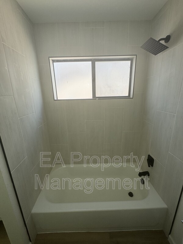 Building Photo - 4830 Aquamarine Dr NE