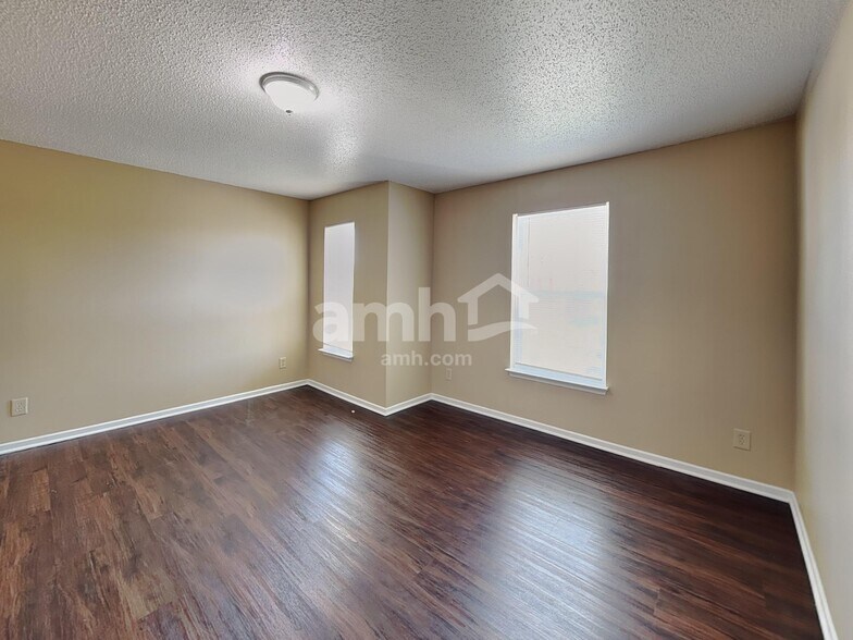 Building Photo - 8450 Ash Grove Dr