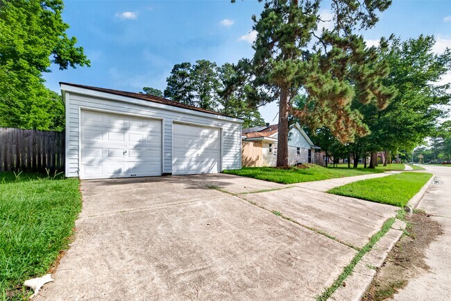Building Photo - 25503 Foxbriar Ln