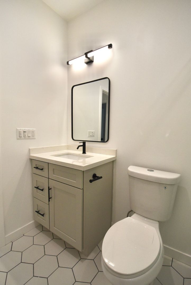 Building Photo - 5220 Radford Ave