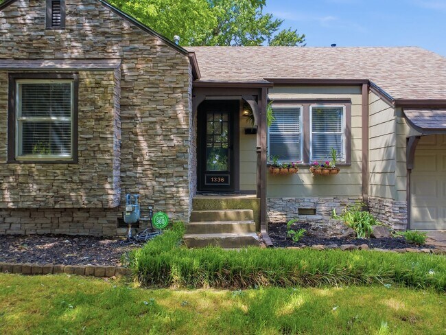 Building Photo - Charming 2-Bedroom, 1-Bath Home in Midtown