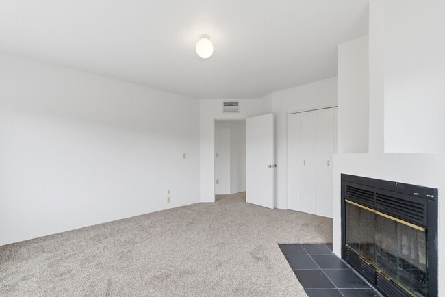 Building Photo - 2275 NW Kearney St