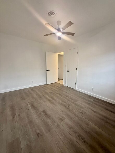 Building Photo - 337 SE 12th Ave