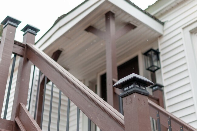 Building Photo - 3br/2bath Custom Remodeled Home Near Okemo