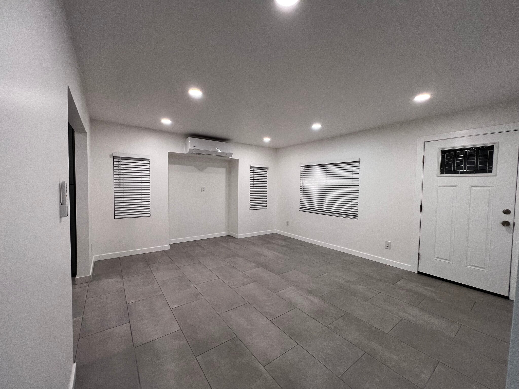 Building Photo - 9717 Oak St