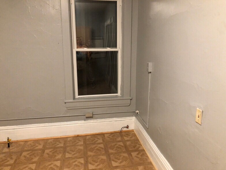 Building Photo - 4031 Saint Clair Ave