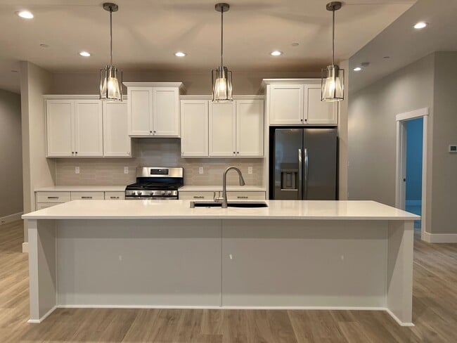Building Photo - 2609 Sunray Ave