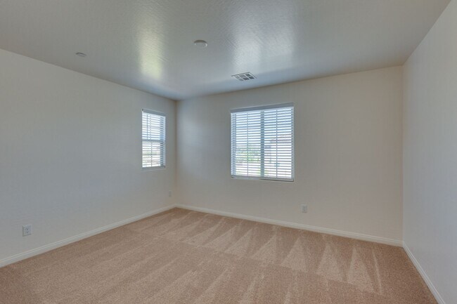Building Photo - Gorgeous one story 4 bedroom 2 Bathroom Ho...