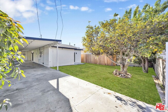 Building Photo - 1213 Thompson Ave