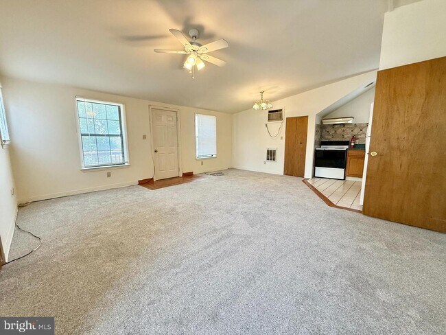 Building Photo - 604 Primos Ave
