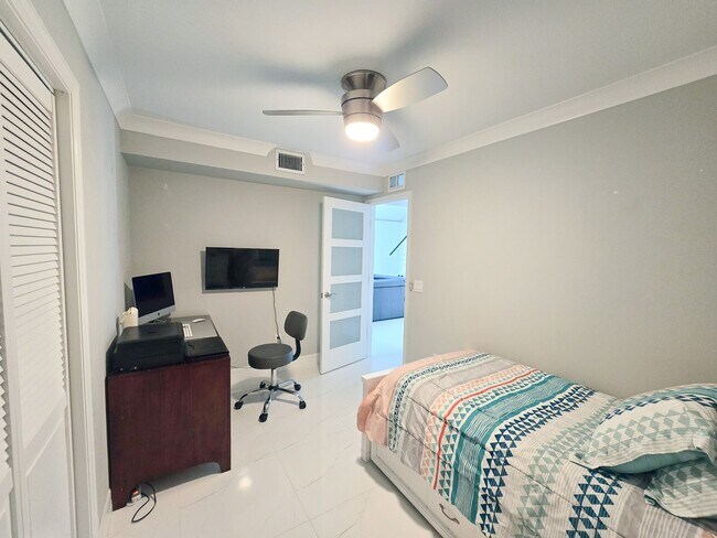 Building Photo - SEASONAL RENTAL - Luxury by the Beach!
