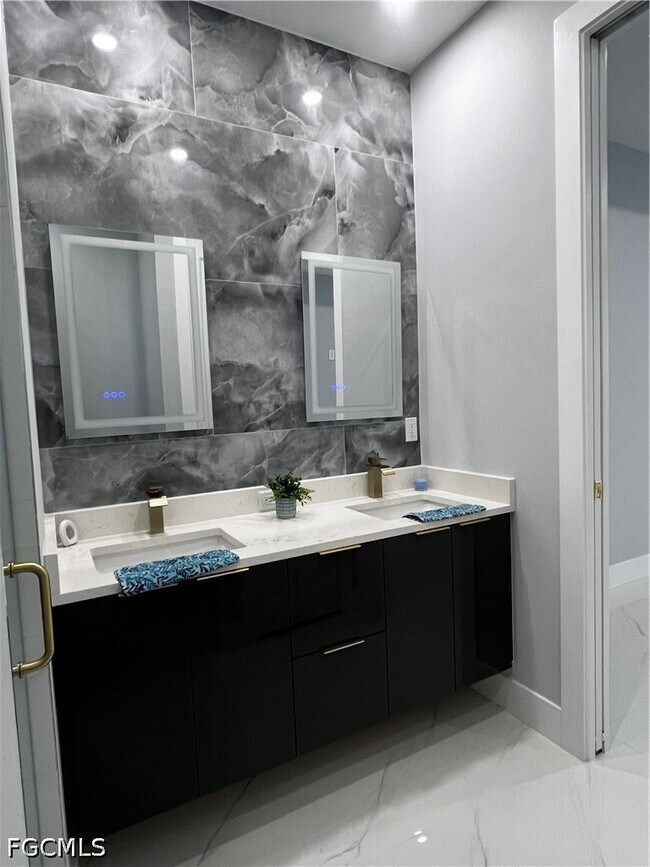 Building Photo - 3311 42nd St SW