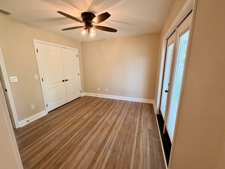 Building Photo - 8826 Bluebell St