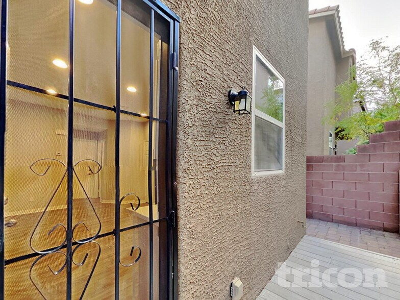 Building Photo - 10626 Seasonable Dr