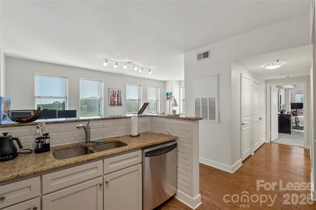 Building Photo - 1315 East Blvd