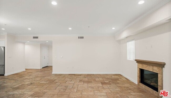 Building Photo - 10616 Kinnard Ave