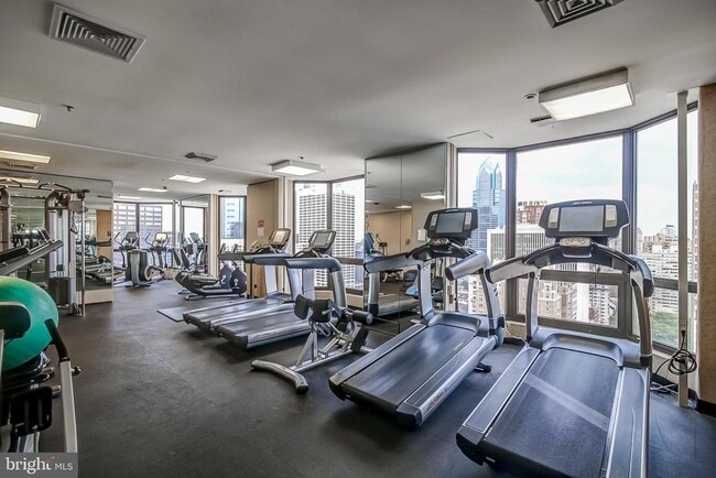 Building Photo - 2020 Walnut St