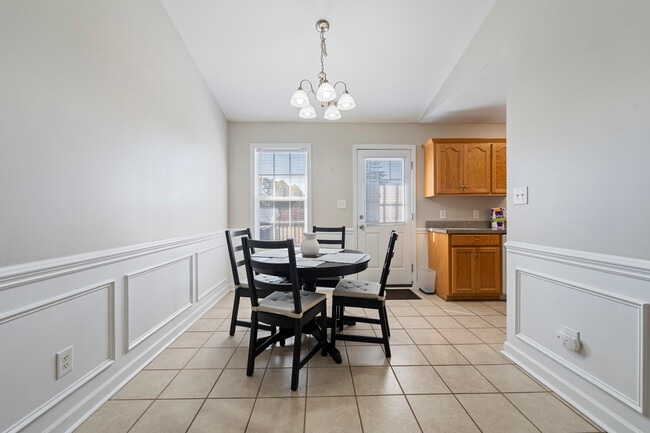 Building Photo - 2175 Glendale Ave