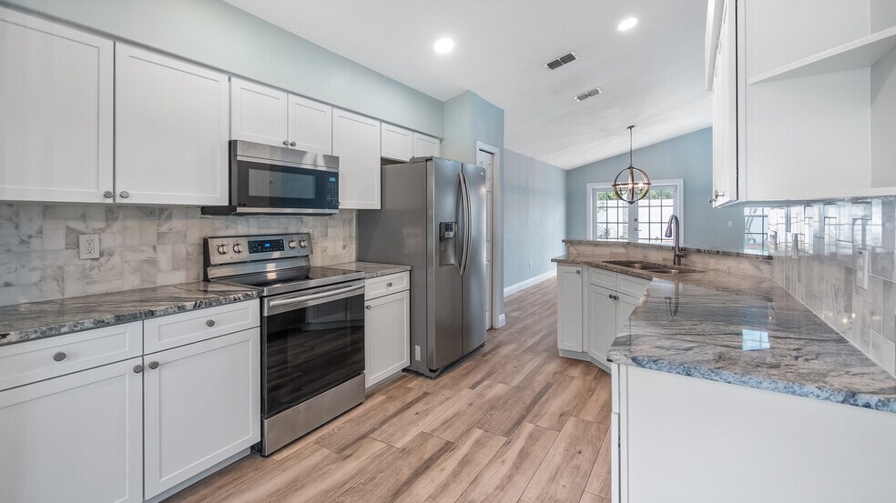 Building Photo - 468 Queensbridge Dr