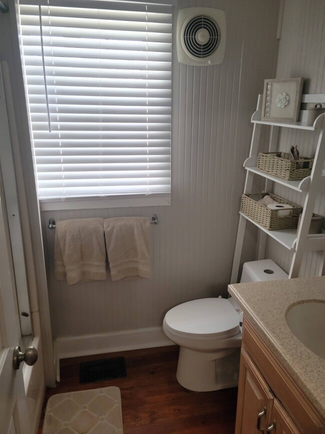 Building Photo - 524 E Gwinnett Ln