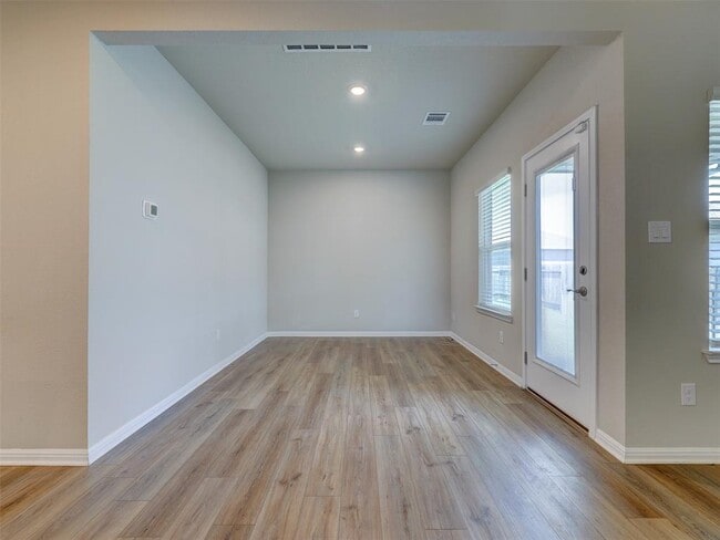 Building Photo - 10205 Mager Ln