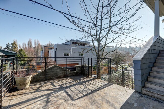 Building Photo - Charming 4 Bedrooms Madison Valley Bungalow Home