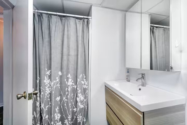 Building Photo - 405 W Doty St