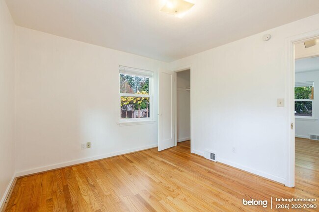 Building Photo - 3532 NE 87th St