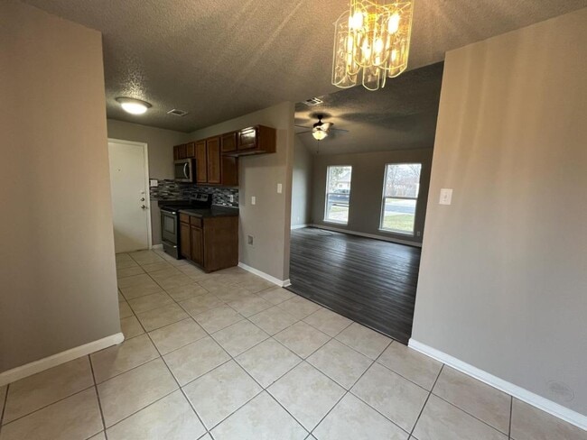 Building Photo - 2111 Caprice Dr