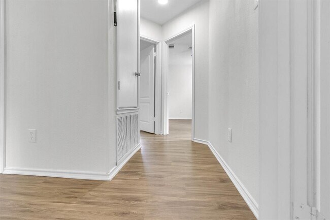 Building Photo - 1413 Baffin Cove
